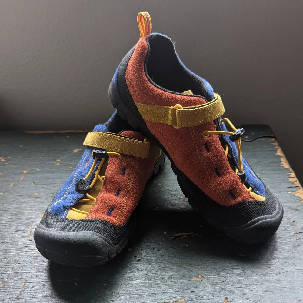 KEEN Jasper Big Kids Size 6 suede sneakers with easy on bungee cinch - Picture 2 of 12